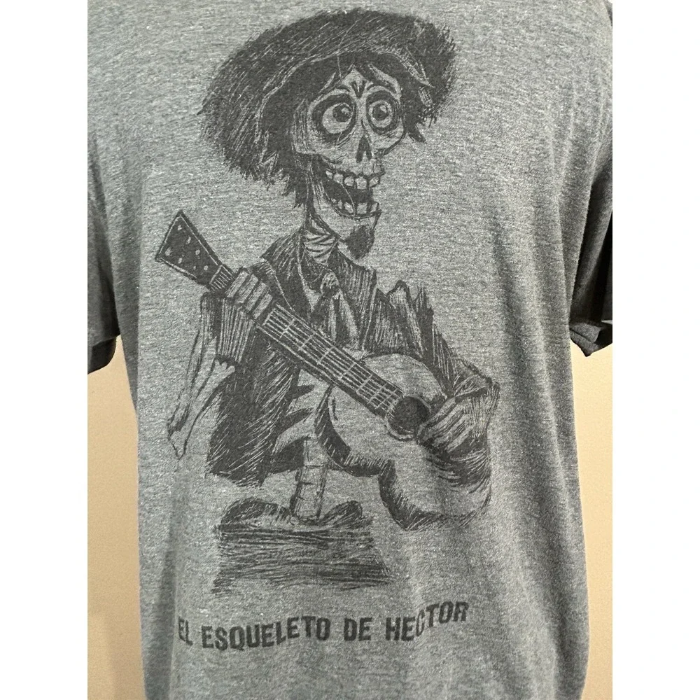 Disney Pixar Coco DE ESQUELETO  DE HECTOR SkeletonW/Guitar GRAY T-Shirt Medium M